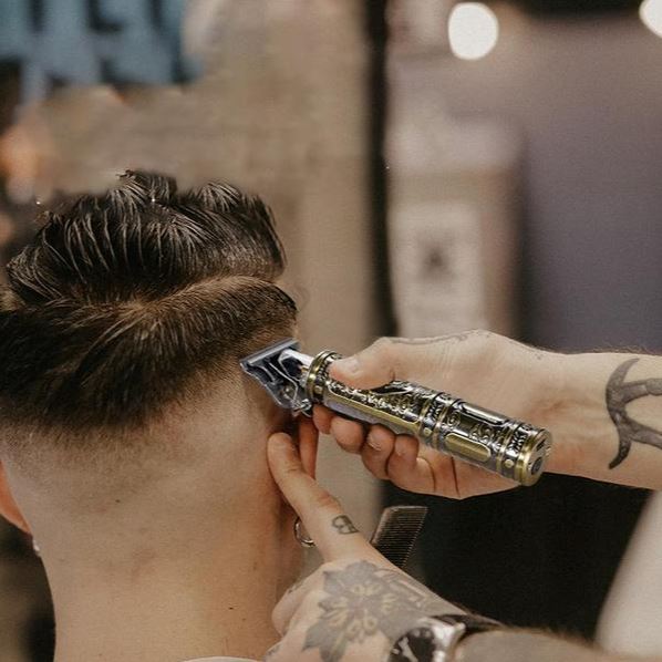 Máquina de Cortar Cabelo e Barba Elétrica e Portátil - Professional